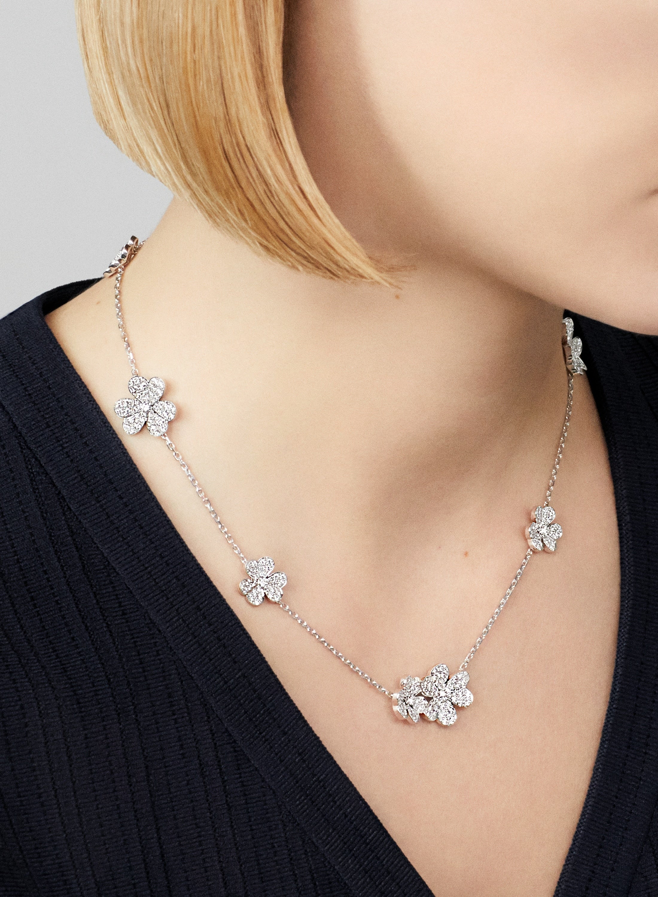 Collier Frivole 9 fleurs