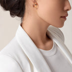 Créoles LOVE, modèle classique, 2 diamants