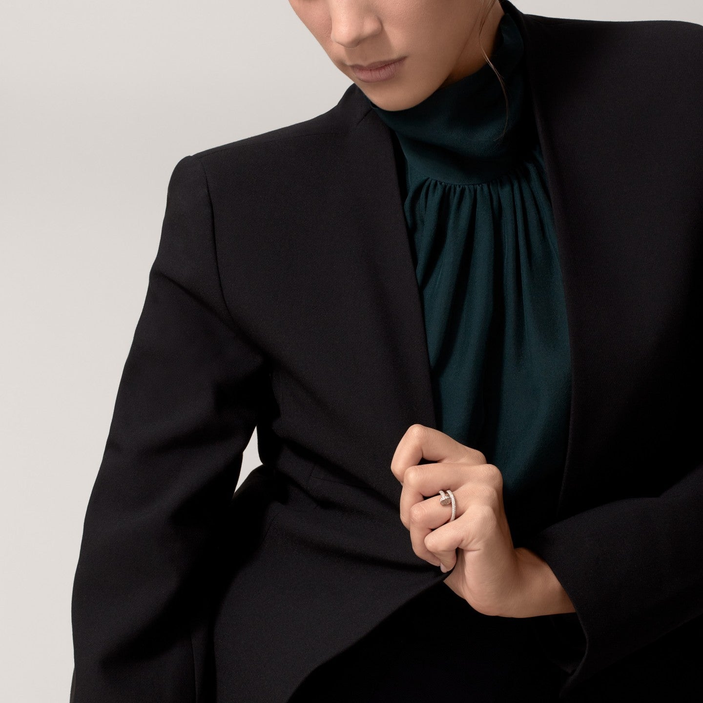 Bague Juste un Clou, modèle classique, pavée