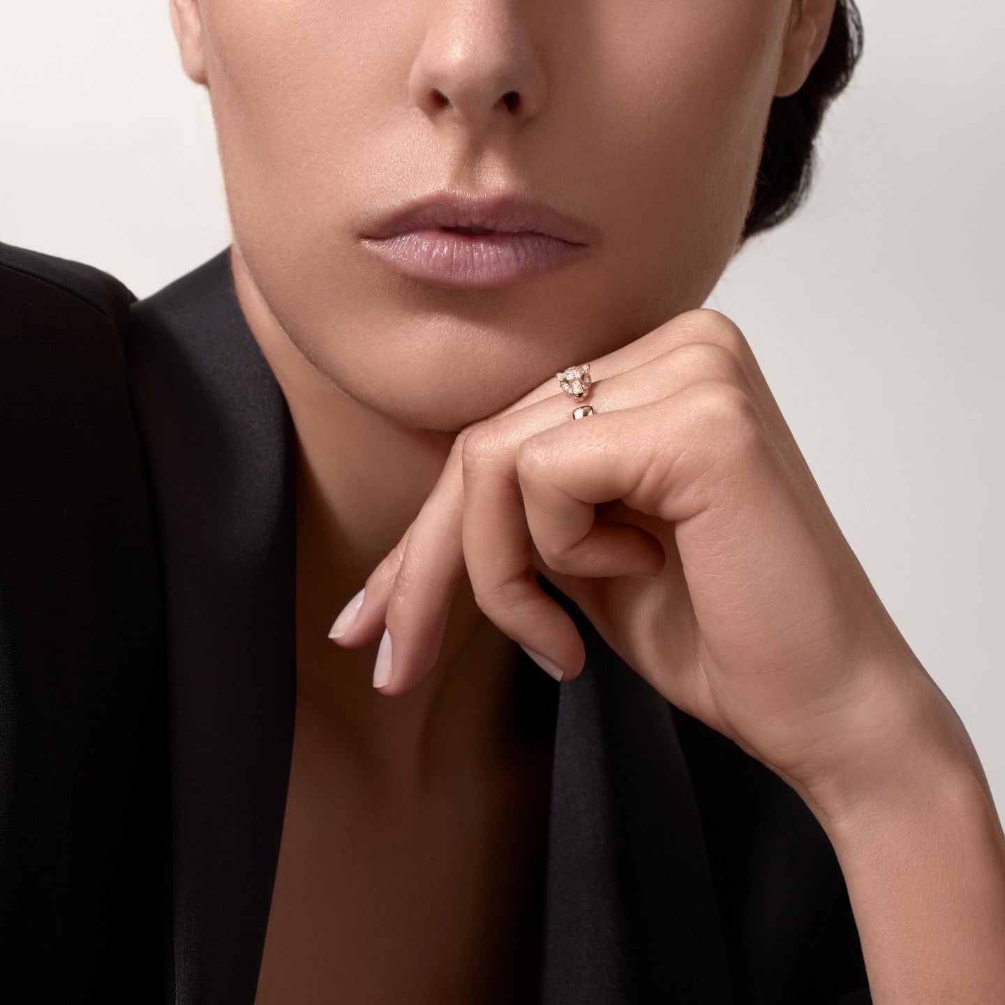Bague Panthère de Cartier, petit modèle, semi-pavée