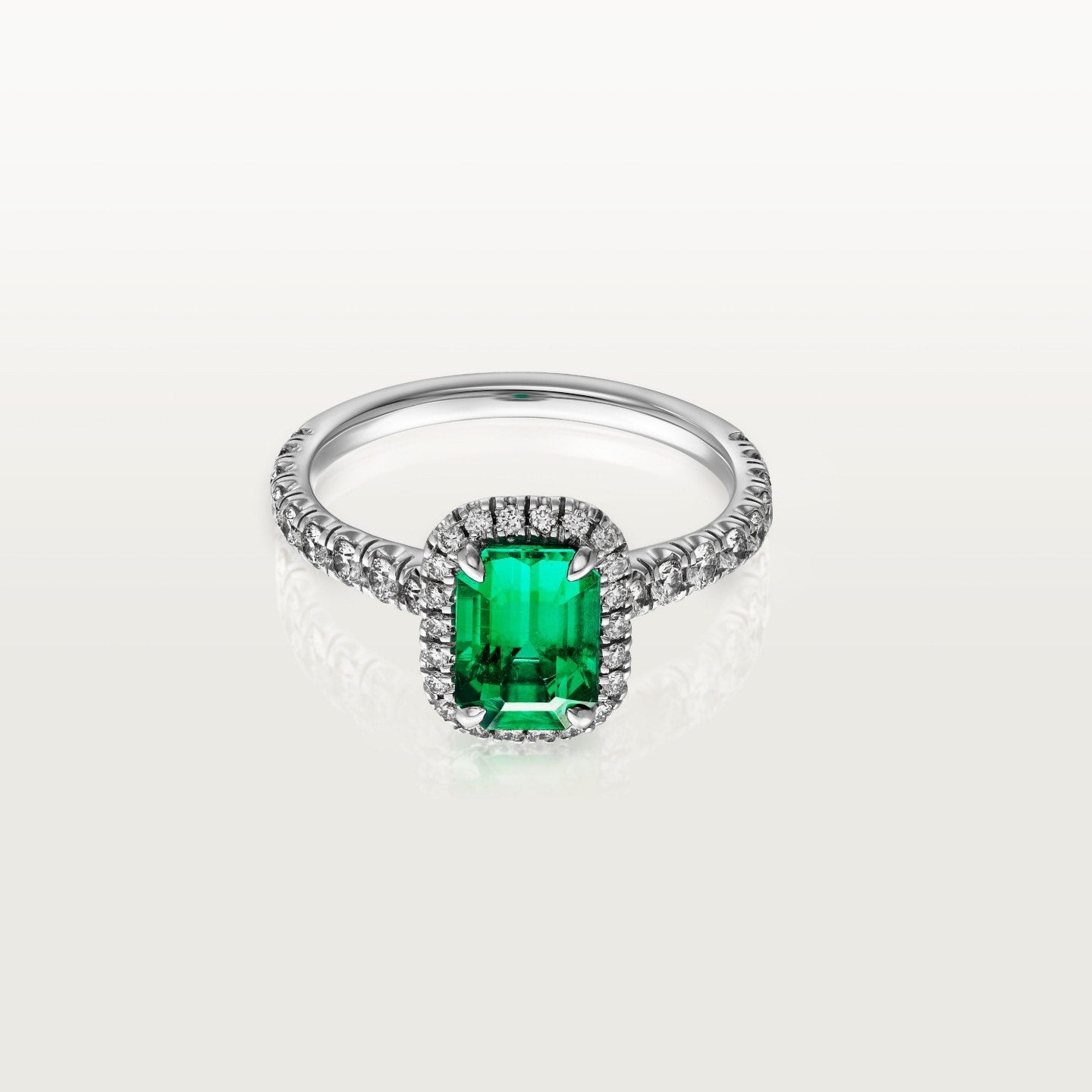 Solitaire Cartier Destinée, émeraude taille emeraude, pavé