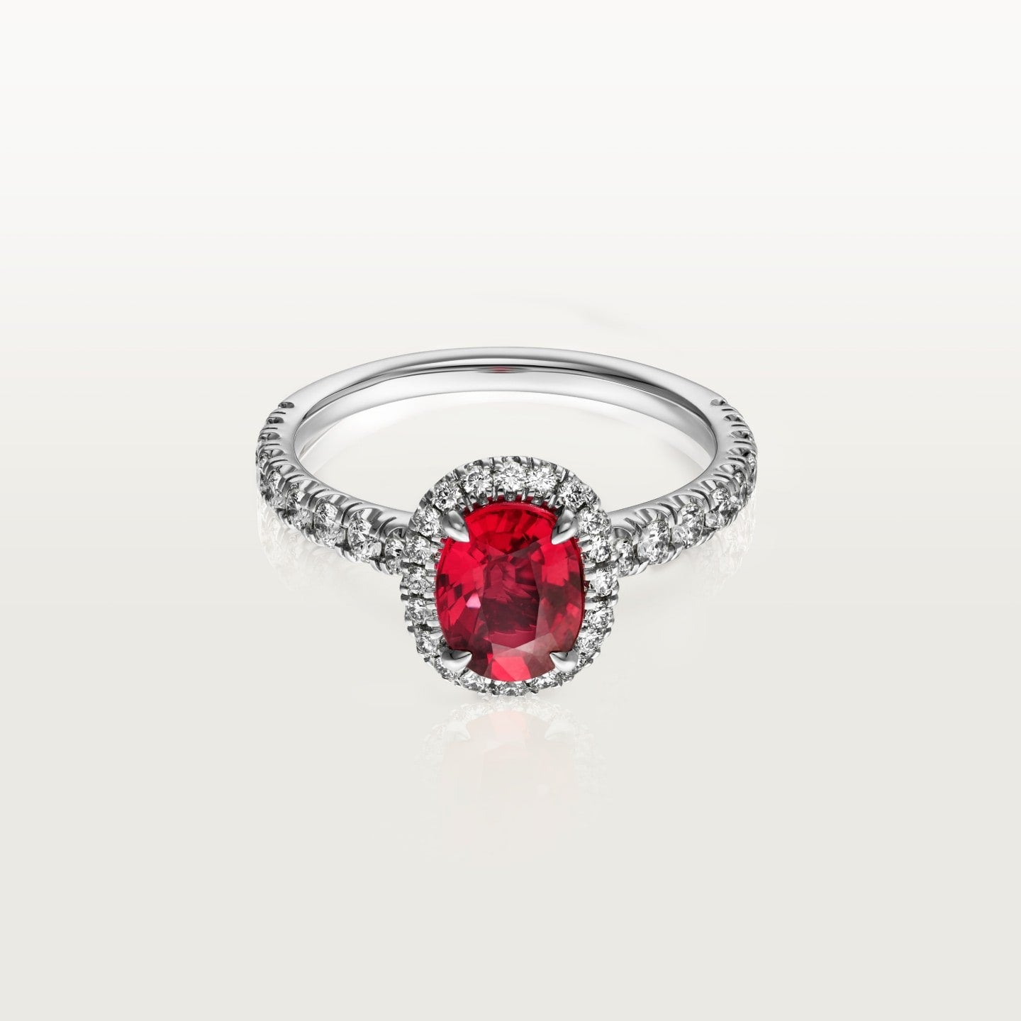Solitaire Cartier Destinée, rubis taille ovale, pavé