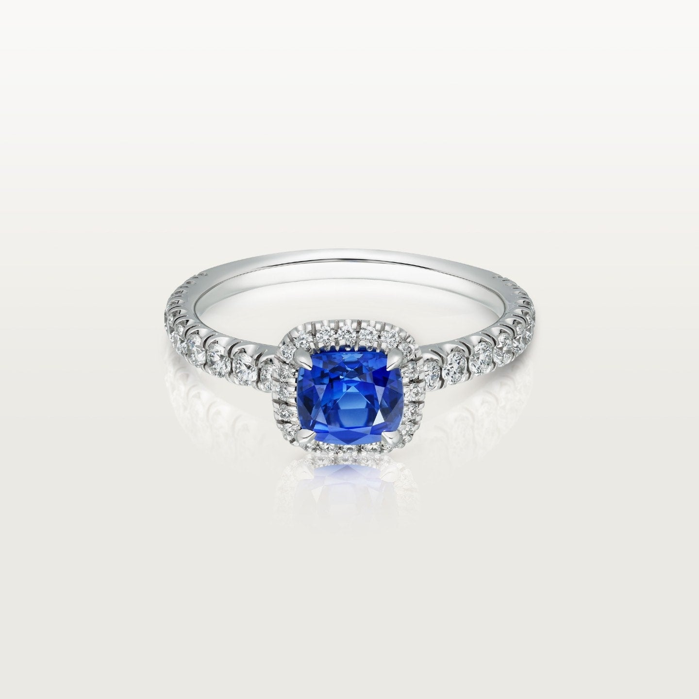Solitaire Cartier Destinée, saphir taille coussin, pavé