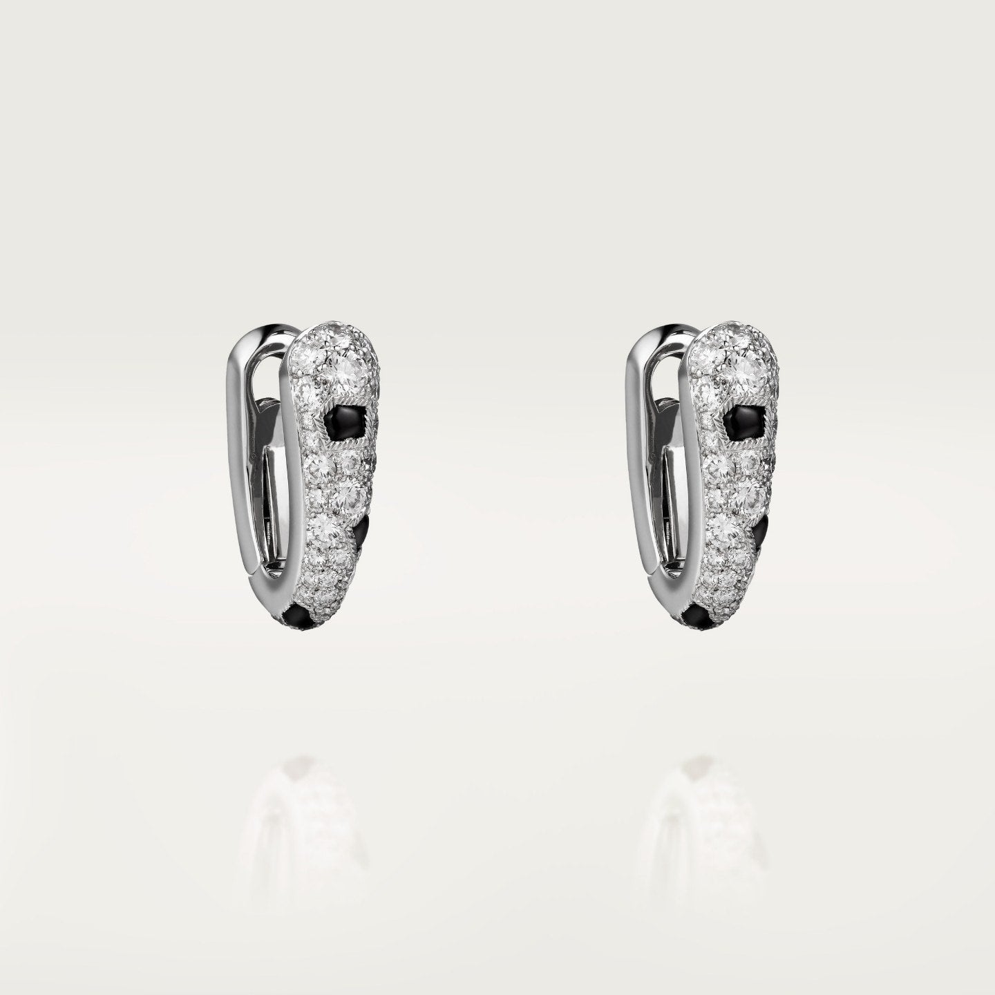 Boucles d'oreilles Panthère de Cartier, pavées