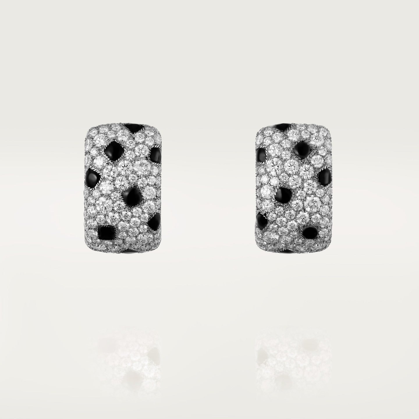 Boucles d'oreilles Panthère de Cartier, pavées