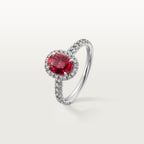 Solitaire Cartier Destinée, rubis taille ovale, pavé