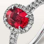 Solitaire Cartier Destinée, rubis taille ovale, pavé
