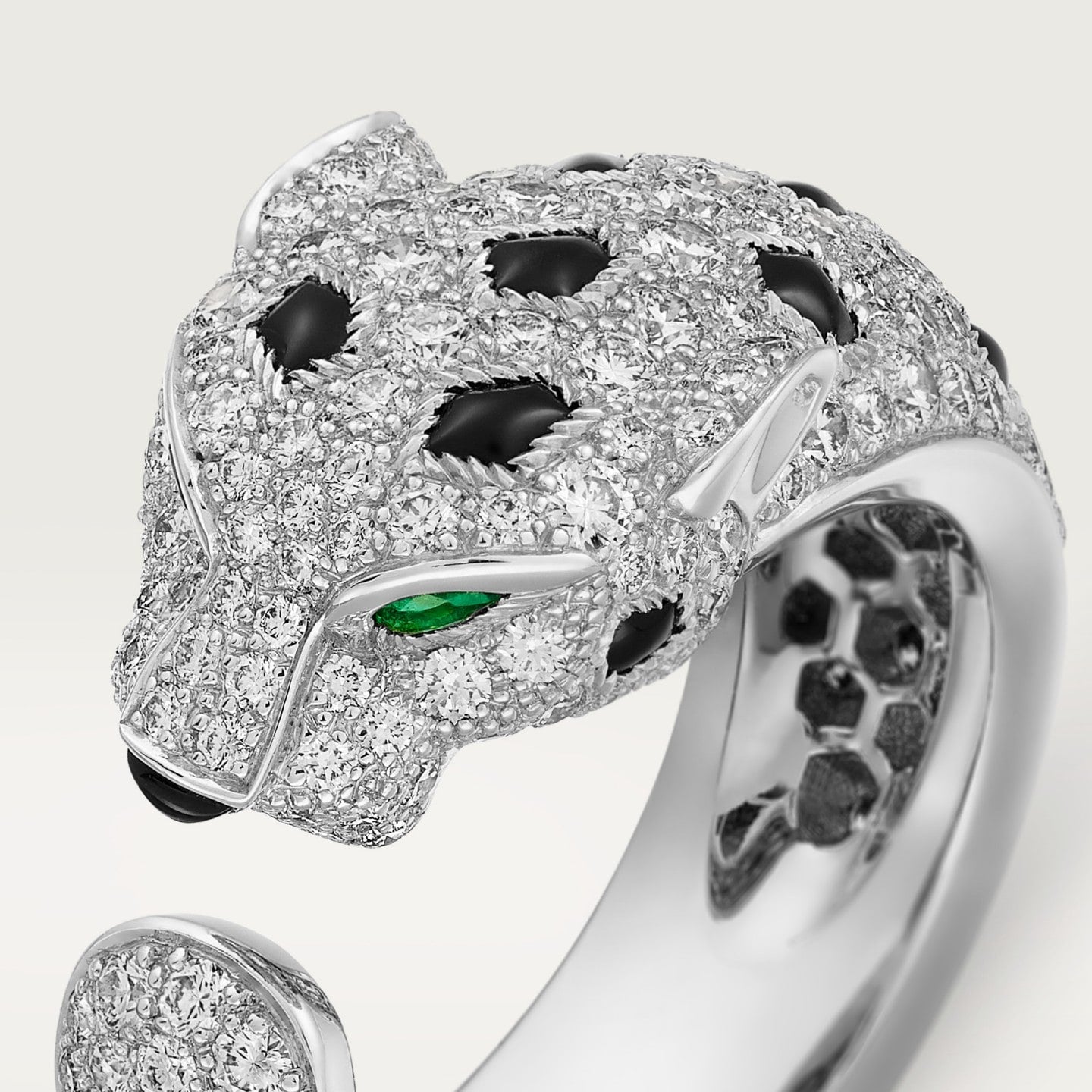 Bague Panthère de Cartier, moyen modèle, semi-pavée