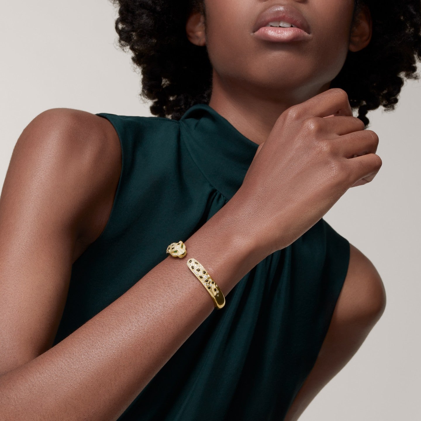 Bracelet Panthère de Cartier, moyen modèle, semi-pavé