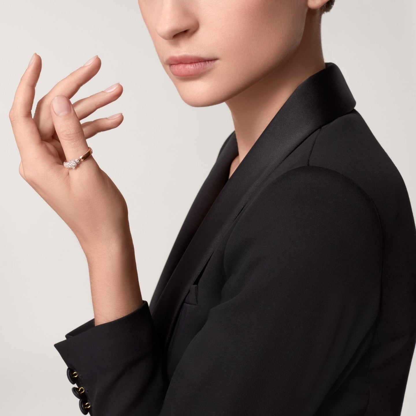 Bague Panthère de Cartier, petit modèle, semi-pavée