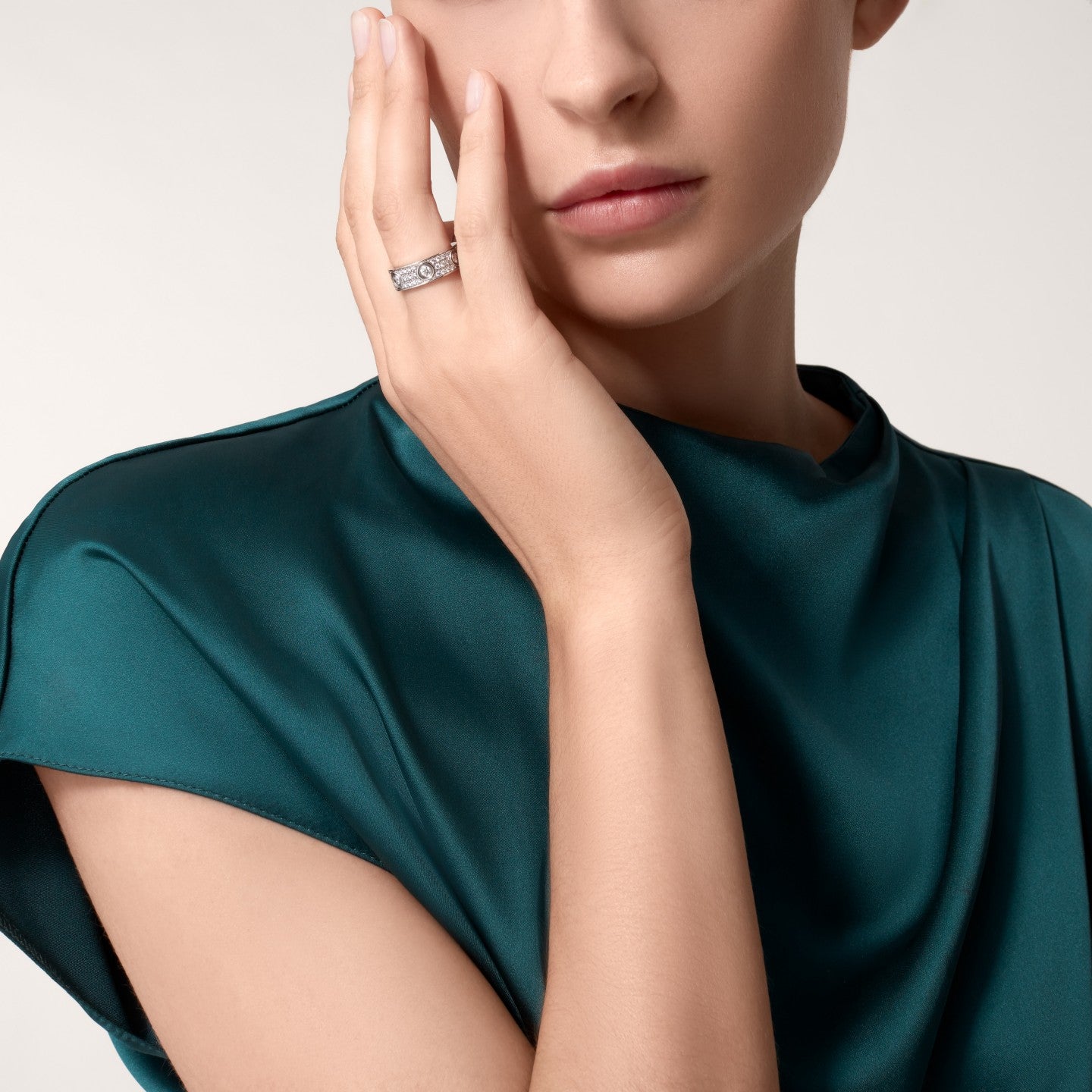 Bague LOVE, modèle classique, pavée, 6 diamants