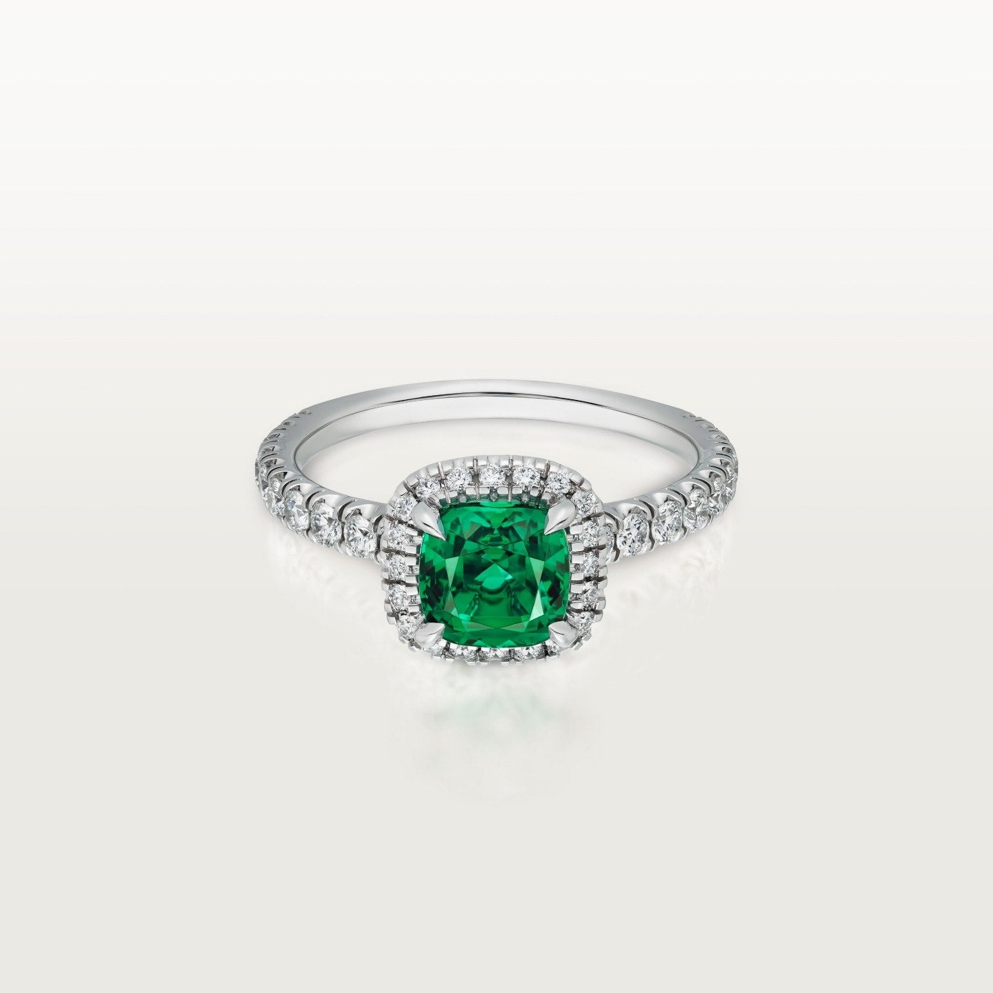 Solitaire Cartier Destinée, émeraude taille coussin, pavé