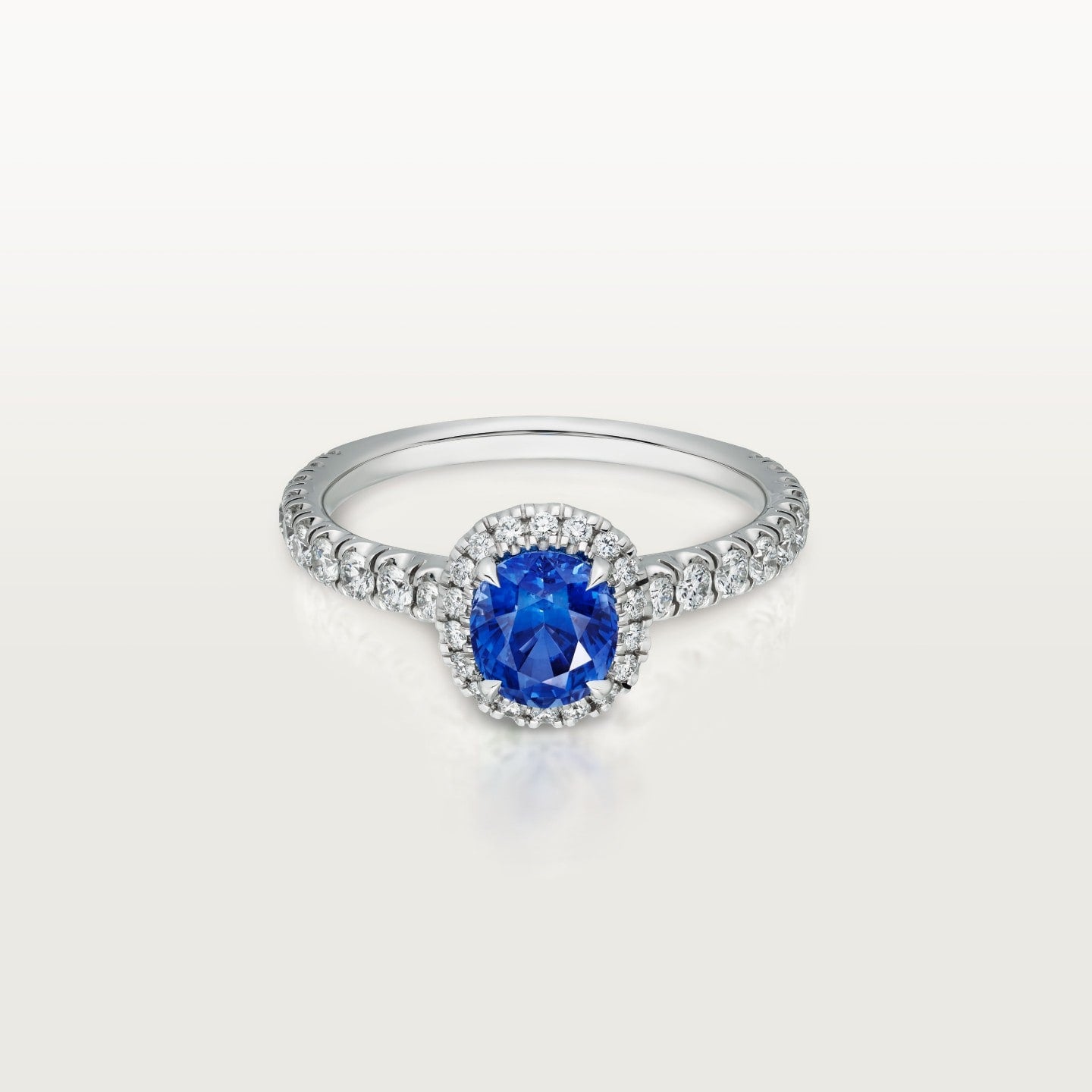 Solitaire Cartier Destinée, saphir taille ovale, pavé