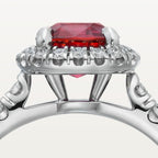 Solitaire Cartier Destinée, rubis taille coussin, pavé