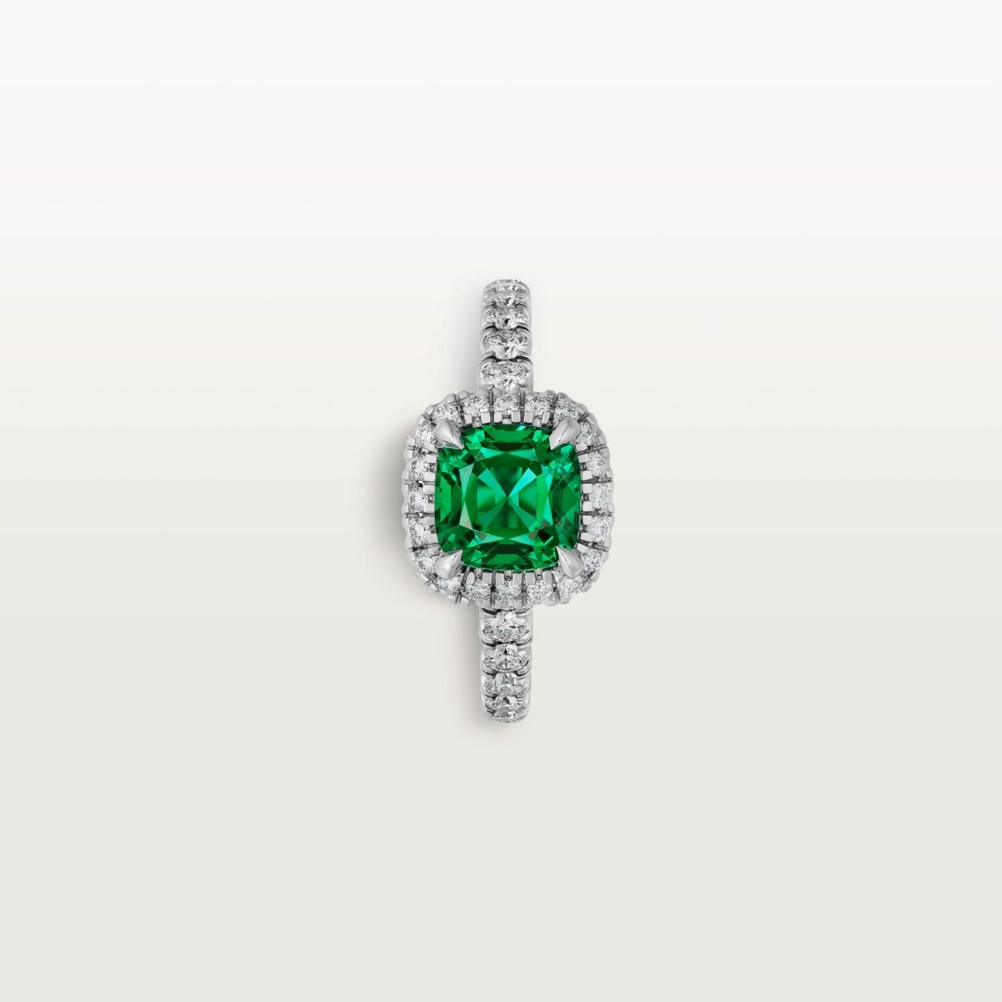 Solitaire Cartier Destinée, émeraude taille coussin, pavé