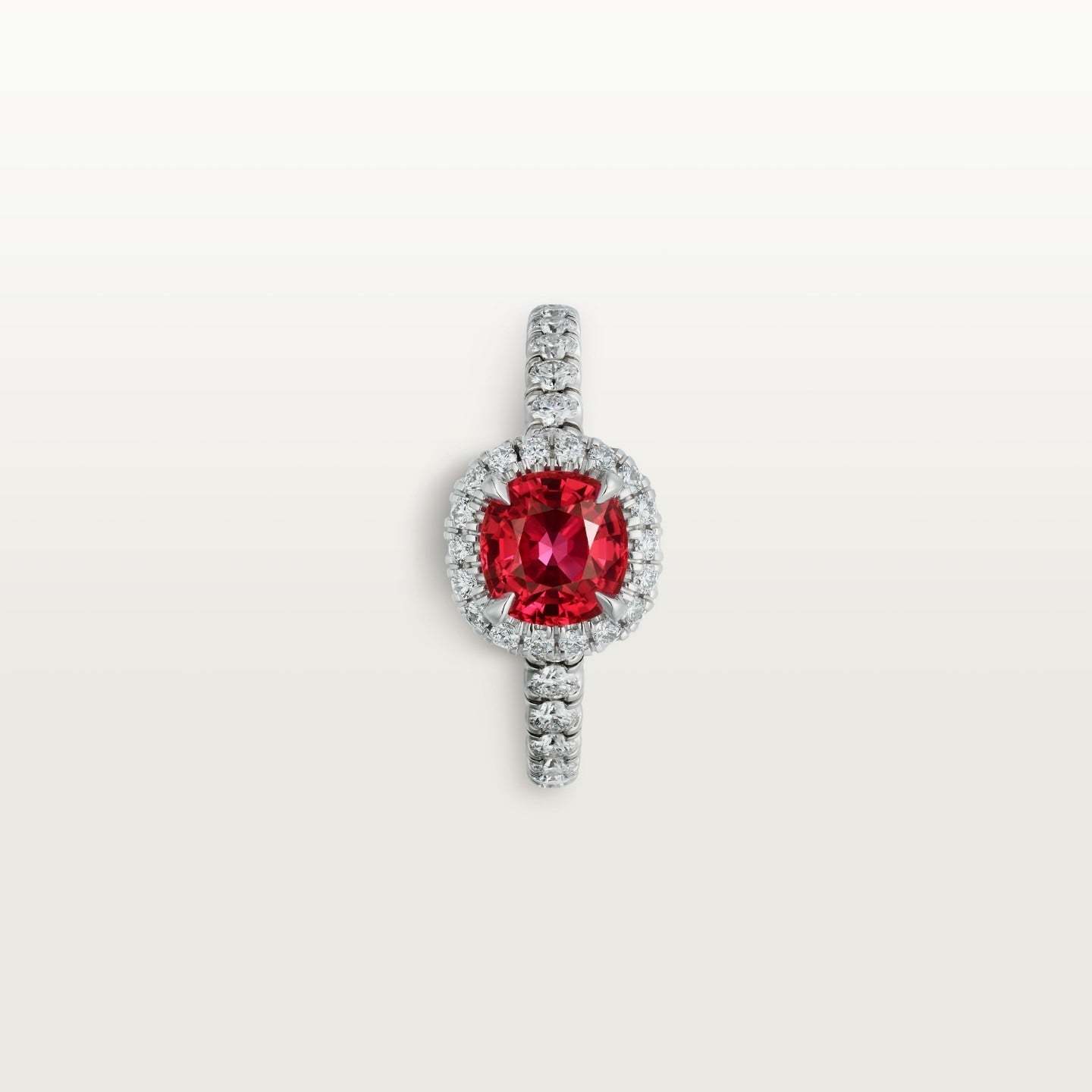 Solitaire Cartier Destinée, rubis taille coussin, pavé