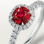 Solitaire Cartier Destinée, rubis taille coussin, pavé