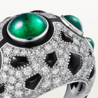 Bague Panthère de Cartier, émeraude, pavée