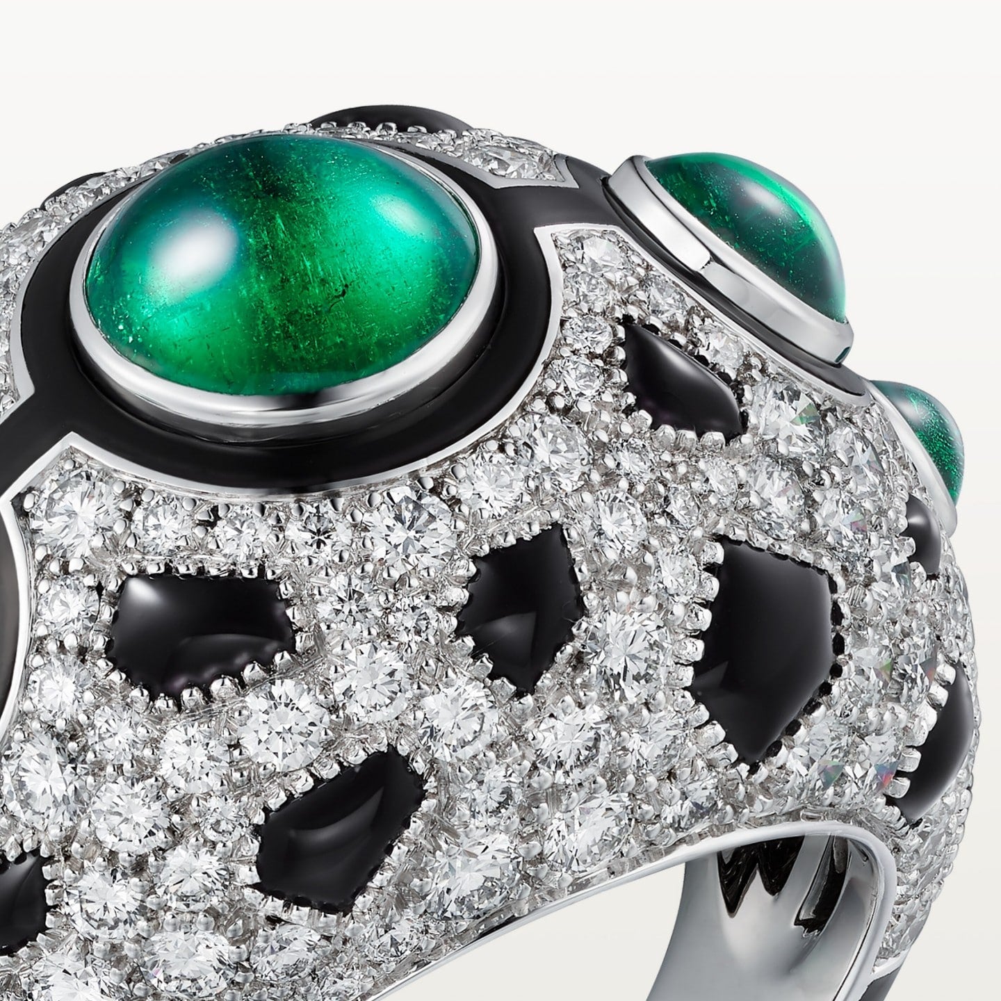 Bague Panthère de Cartier, émeraude, pavée