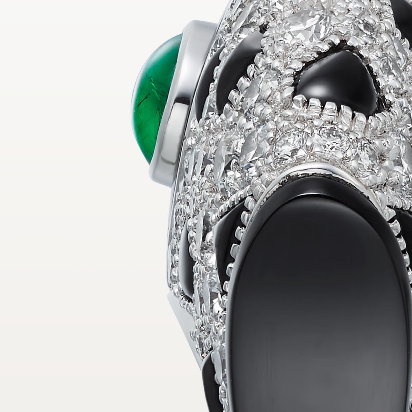 Bague Panthère de Cartier, émeraude, pavée