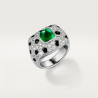 Bague Panthère de Cartier, émeraude taille pain de sucre, petit modèle, pavée