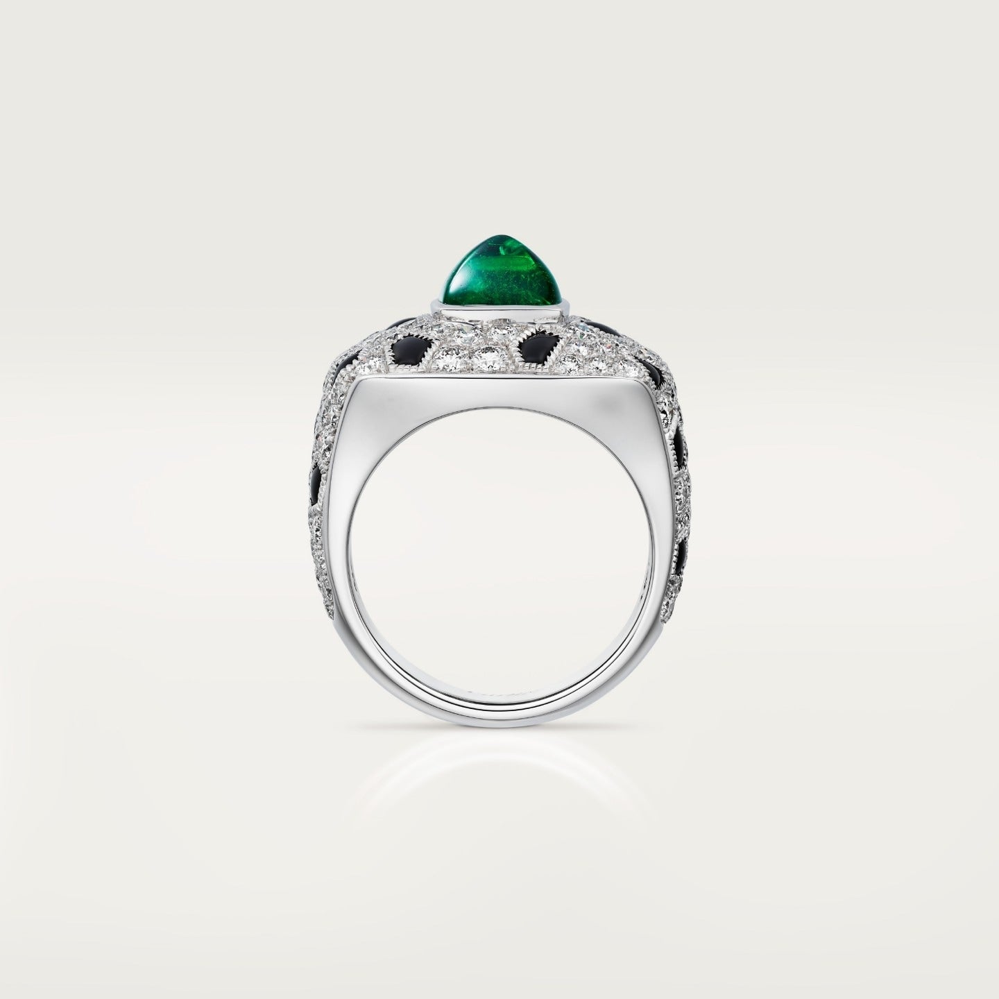 Bague Panthère de Cartier, émeraude taille pain de sucre, petit modèle, pavée