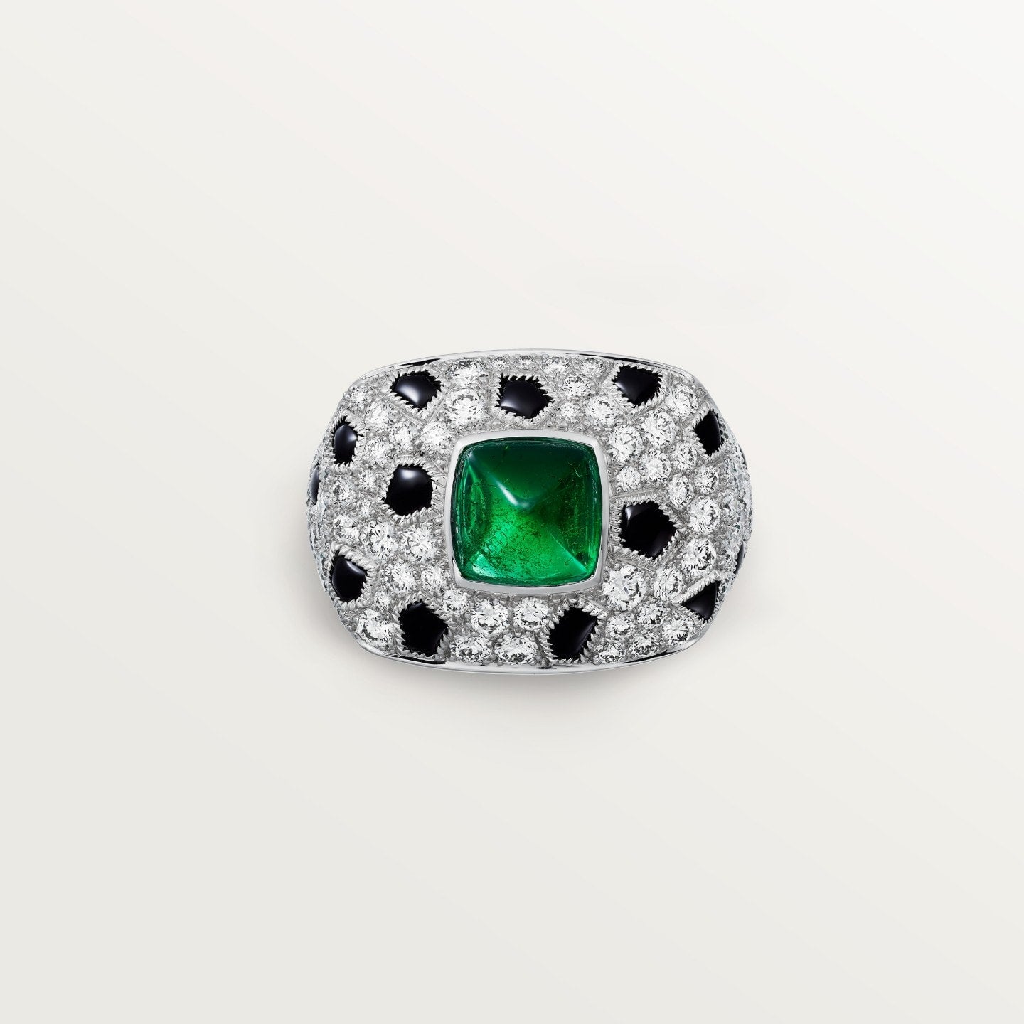 Bague Panthère de Cartier, émeraude taille pain de sucre, petit modèle, pavée