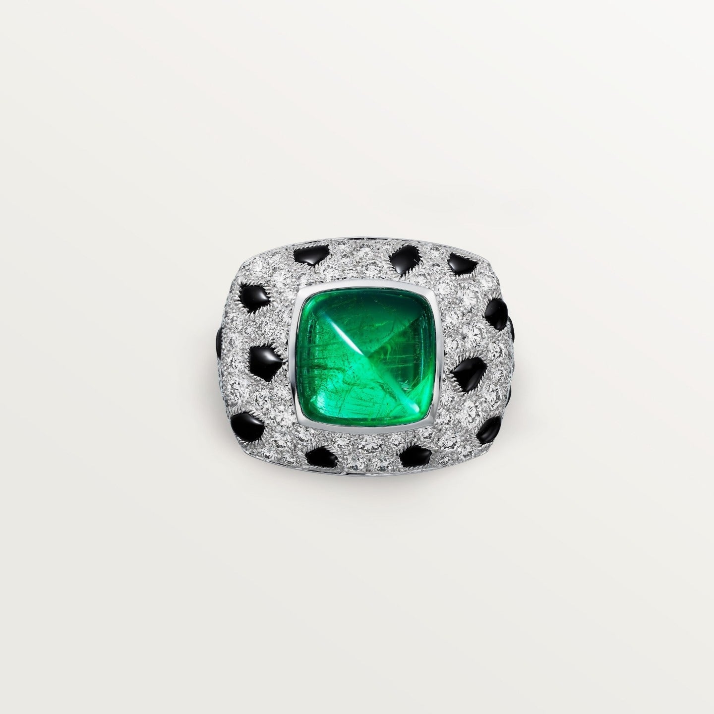 Bague Panthère de Cartier, émeraude taille pain de sucre, grand modèle, pavée