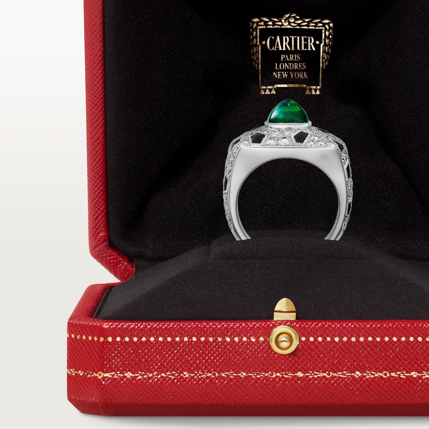 Bague Panthère de Cartier, émeraude taille pain de sucre, petit modèle, pavée