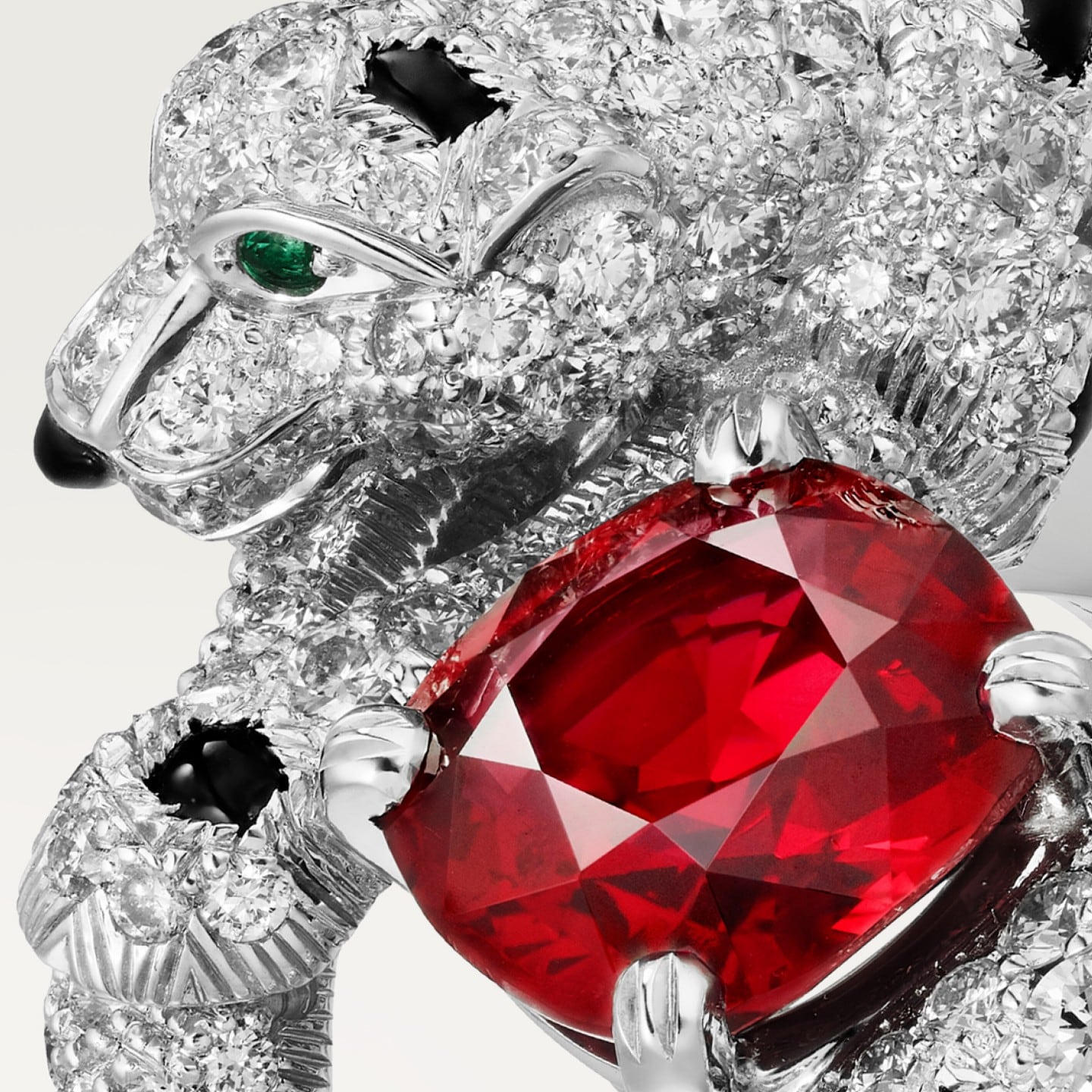 Bague Panthère de Cartier, rubis taille coussin, pavée