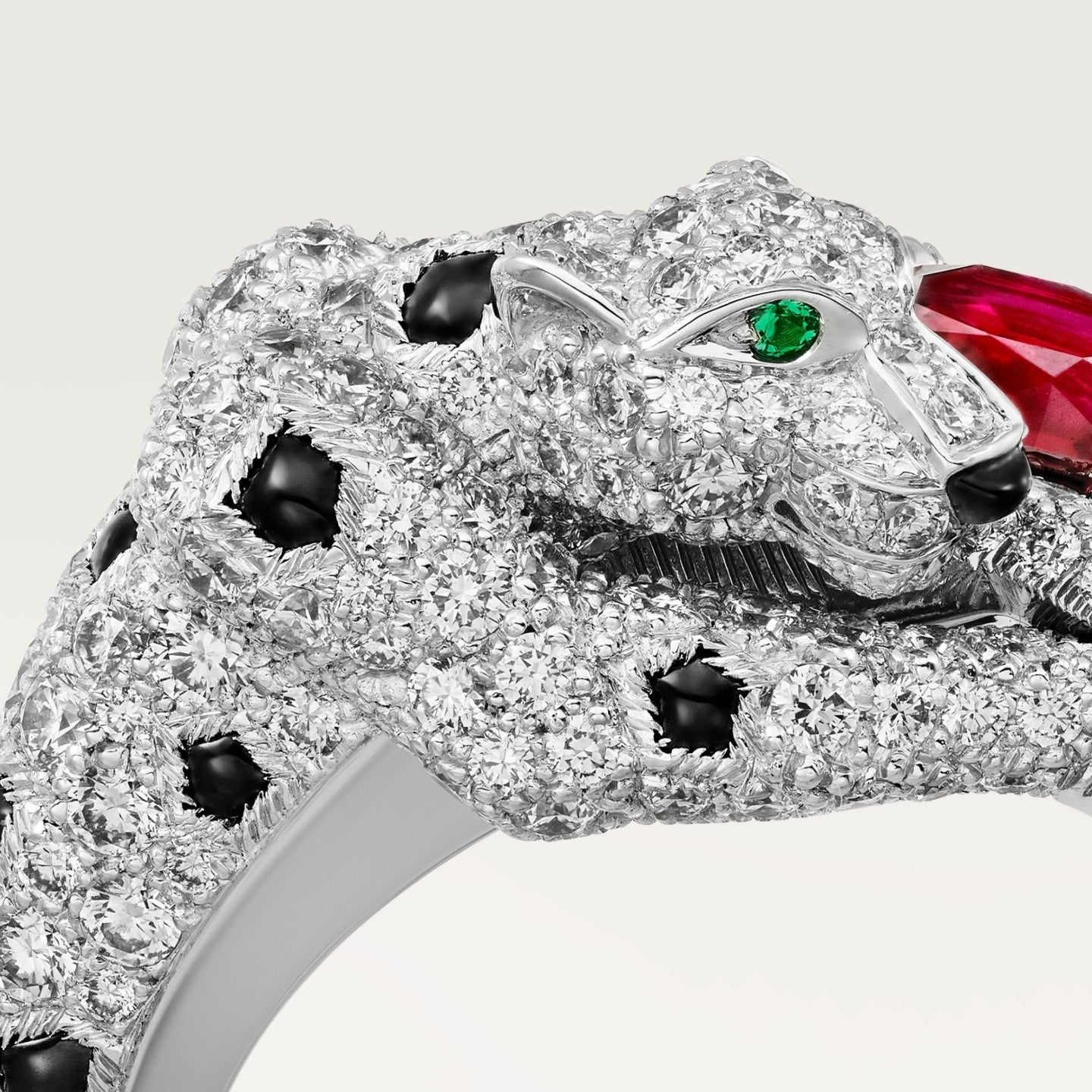 Bague Panthère de Cartier, rubis taille coussin, pavée