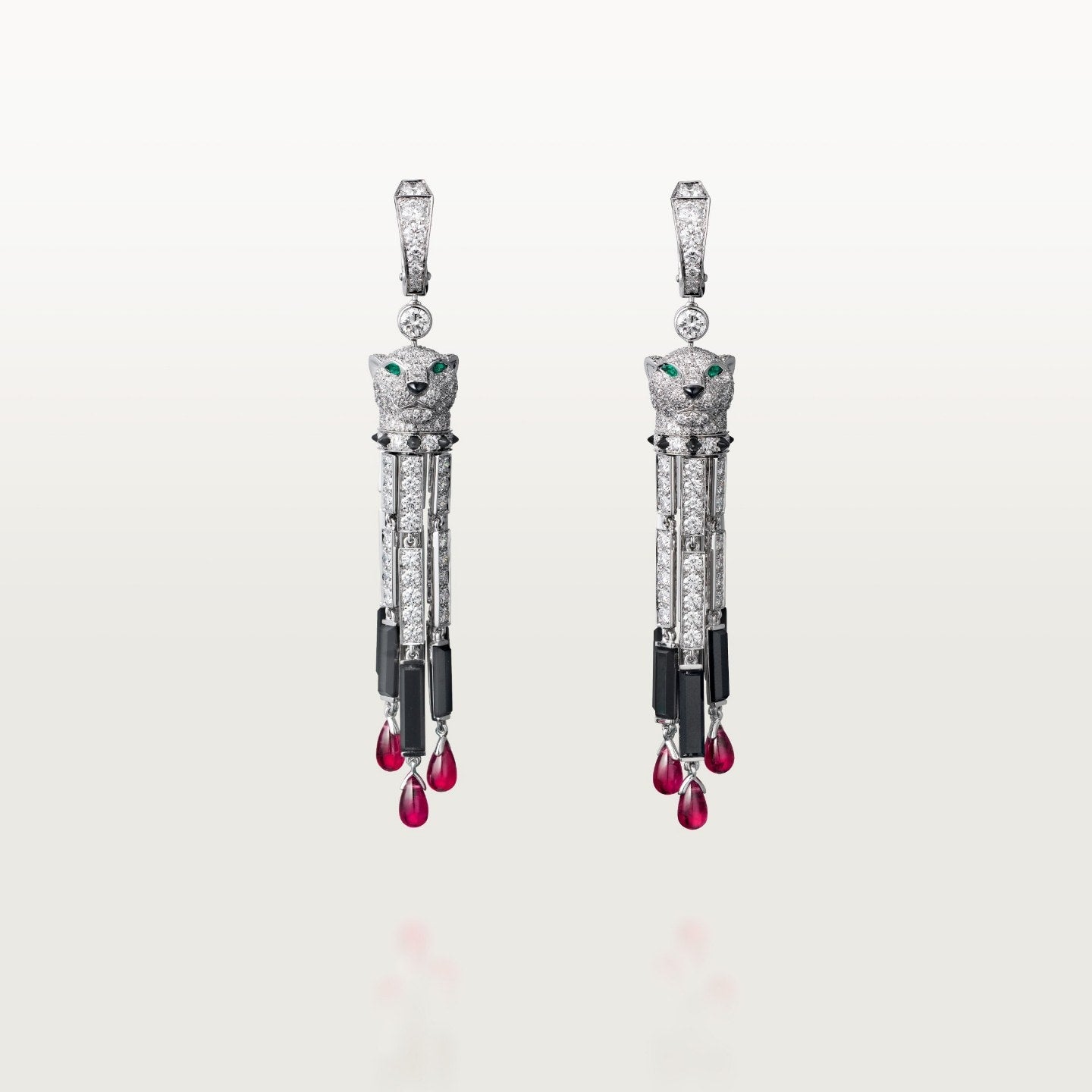 Boucles d'oreilles Panthère de Cartier, rubis, grand modèle, pavées