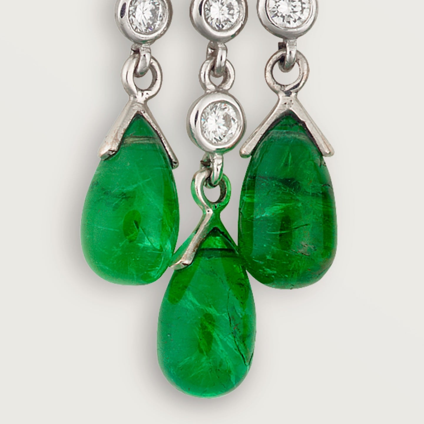 Boucles d'oreilles Panthère de Cartier, émeraude, pavées