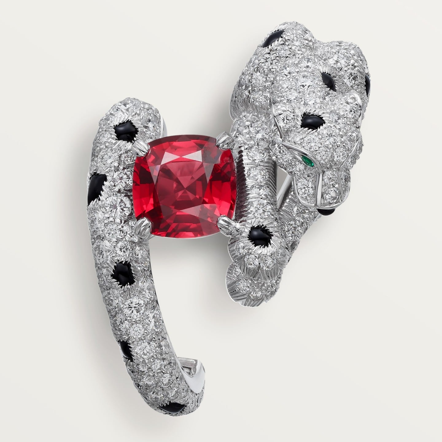 Bijoux d'oreilles Panthère de Cartier, rubis taille coussin, pavés