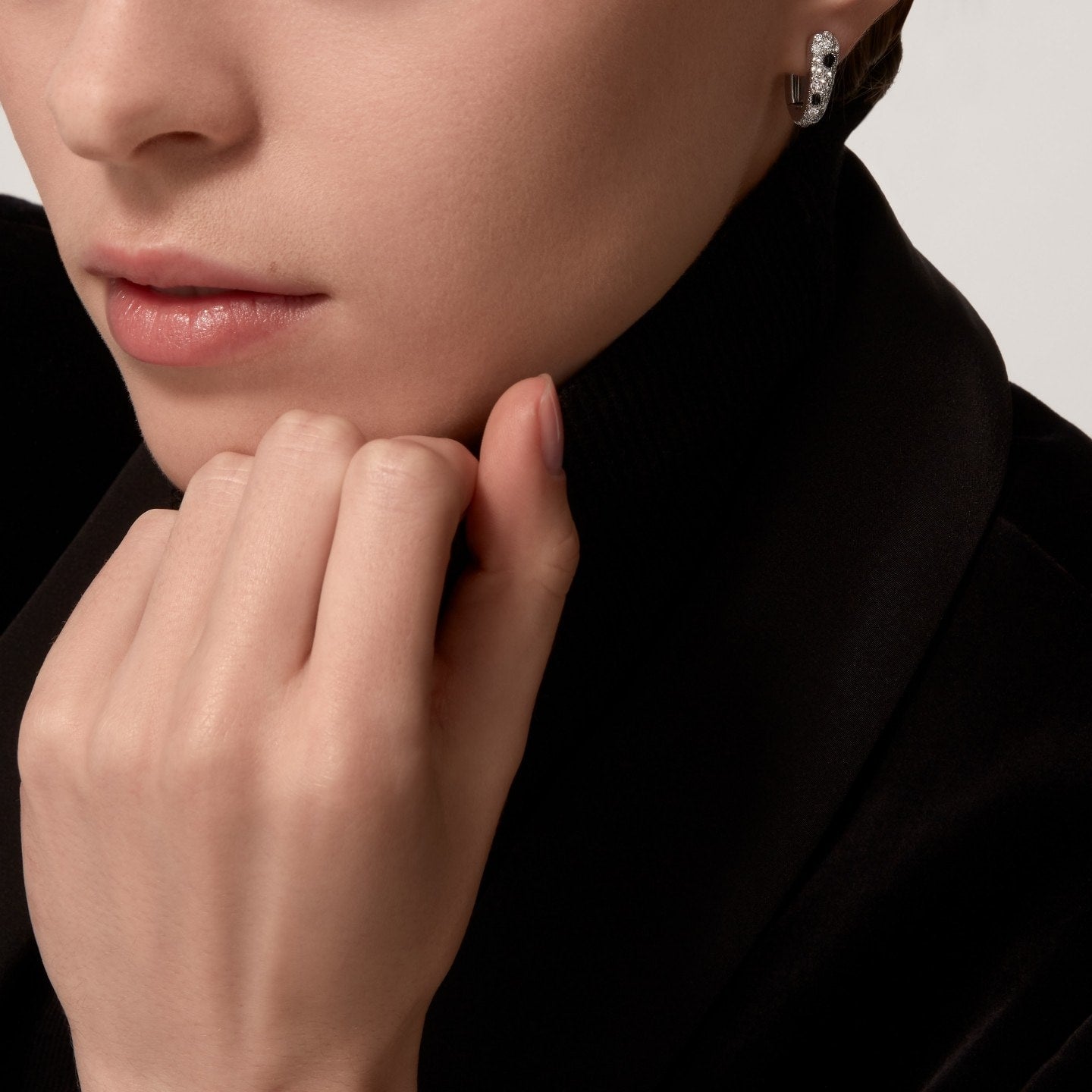 Boucles d'oreilles Panthère de Cartier, pavées
