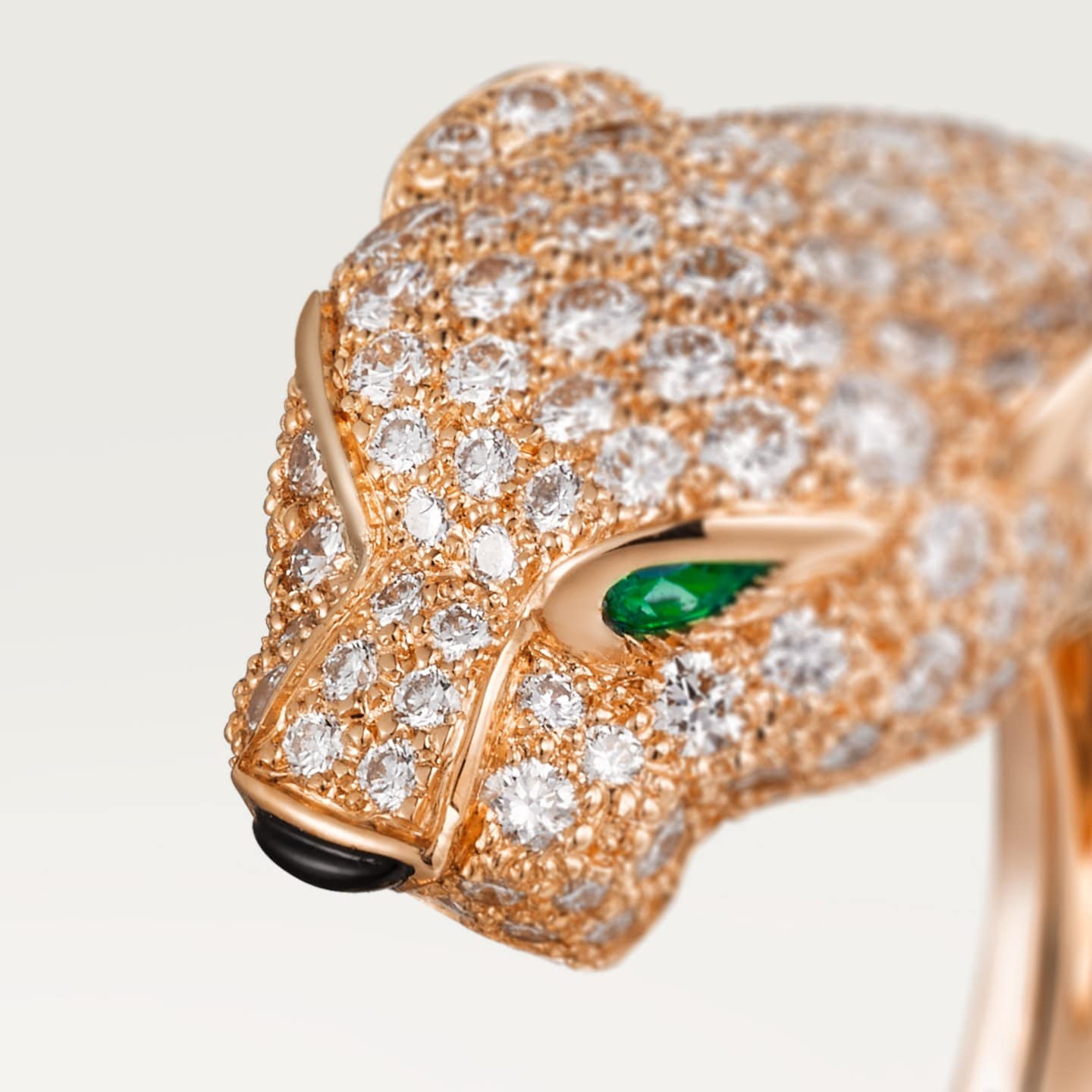 Bague Panthère de Cartier, moyen modèle, semi-pavée