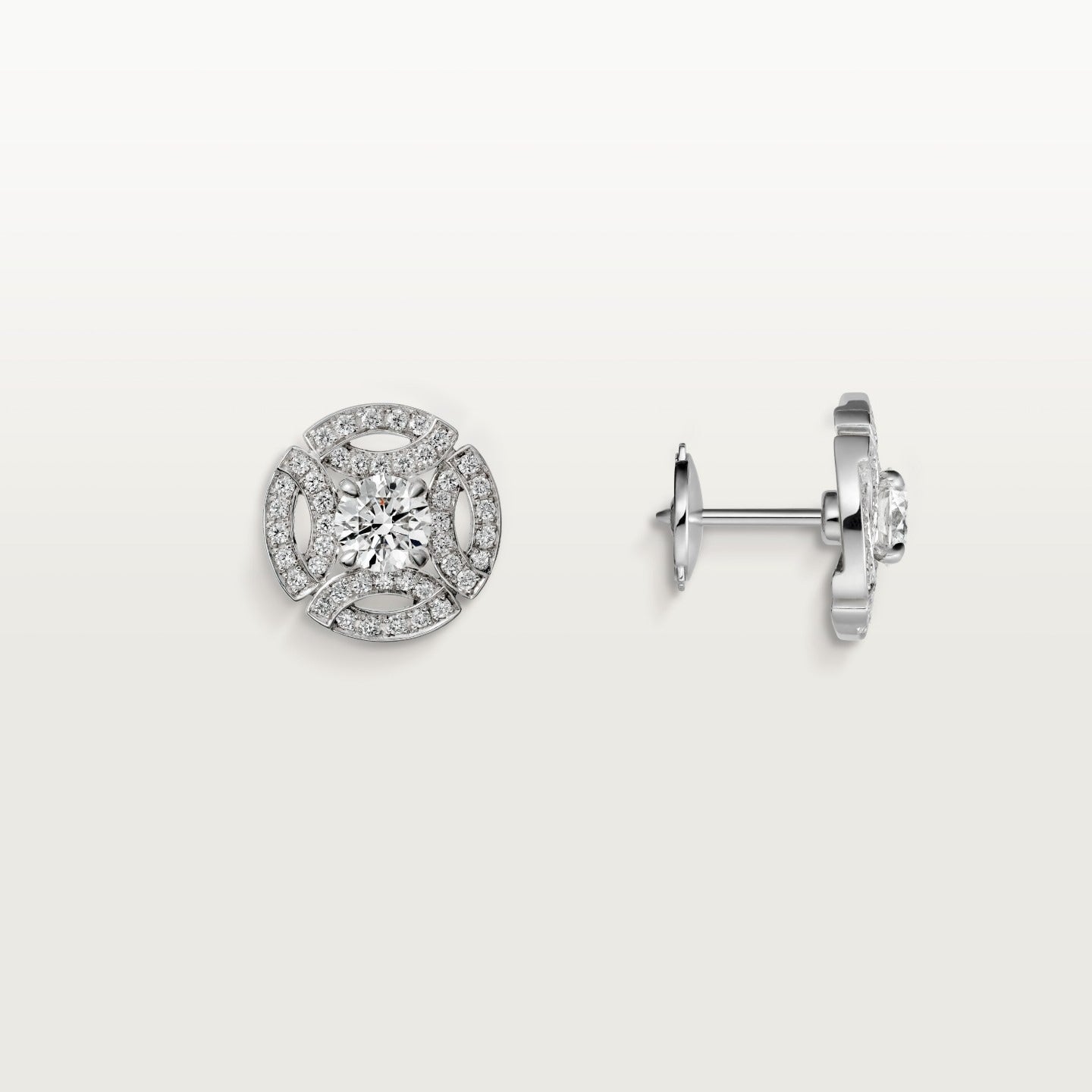 Puces d'oreilles Galanterie de Cartier, 2 diamants taille brillant, pavées