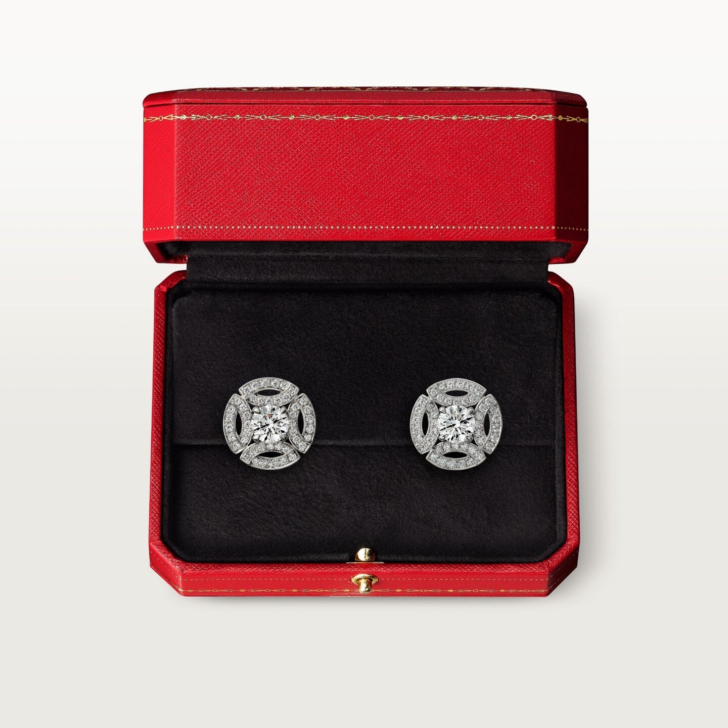Puces d'oreilles Galanterie de Cartier, 2 diamants taille brillant, pavées