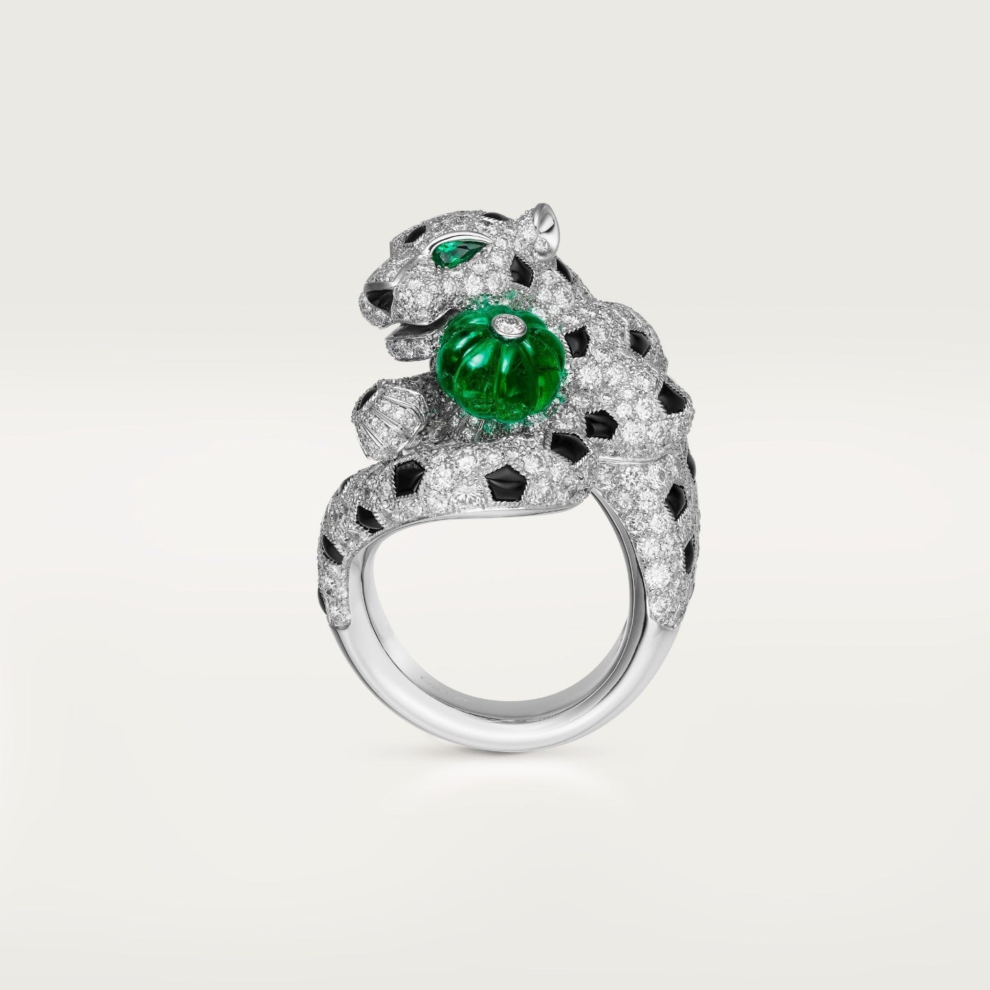 Bague Panthère de Cartier, émeraude melon cut, pavée