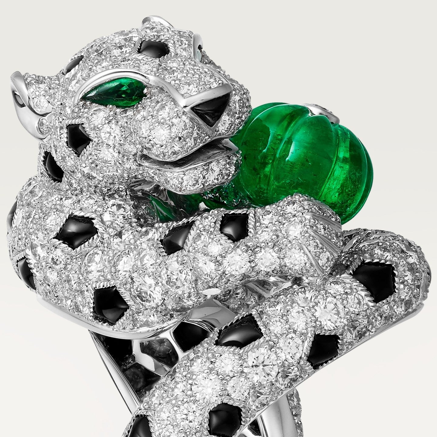 Bague Panthère de Cartier, émeraude melon cut, pavée