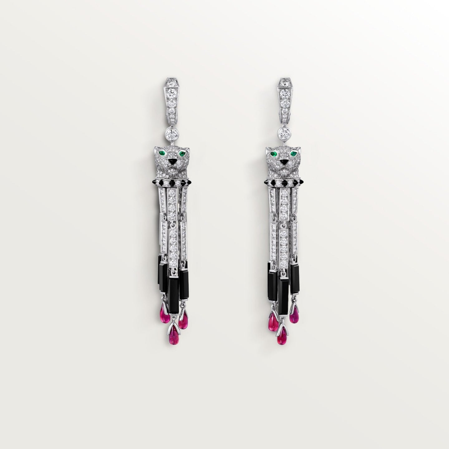 Boucles d'oreilles Panthère de Cartier, rubis, pavées