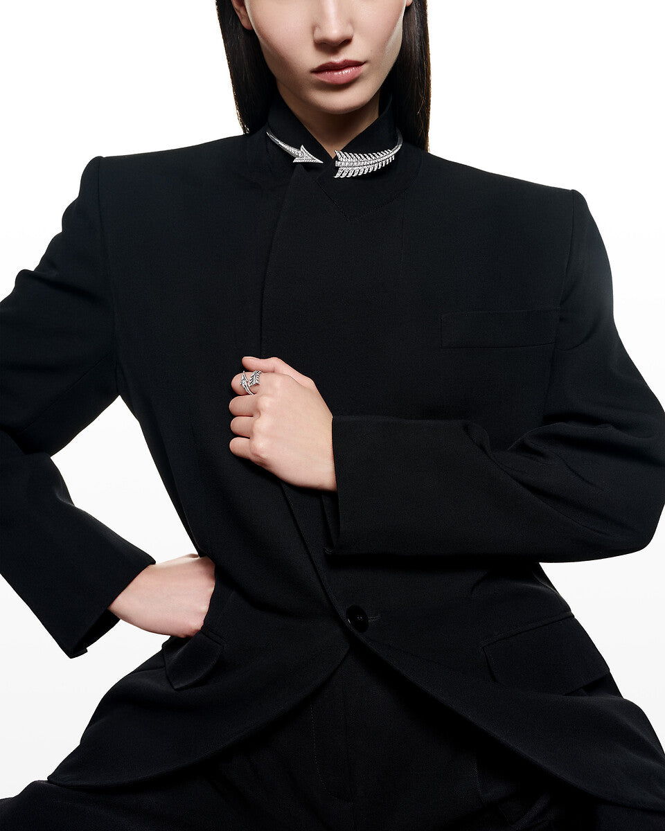 Collier court flèche