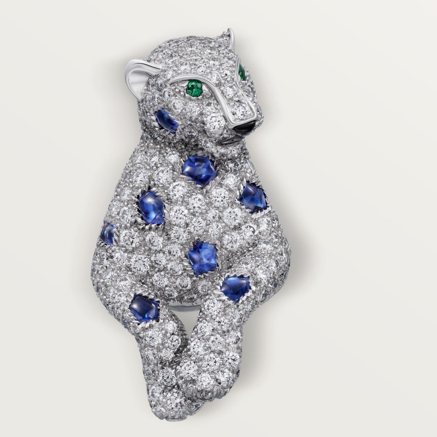 Boucles d'oreilles Panthère de Cartier, saphir, pavées