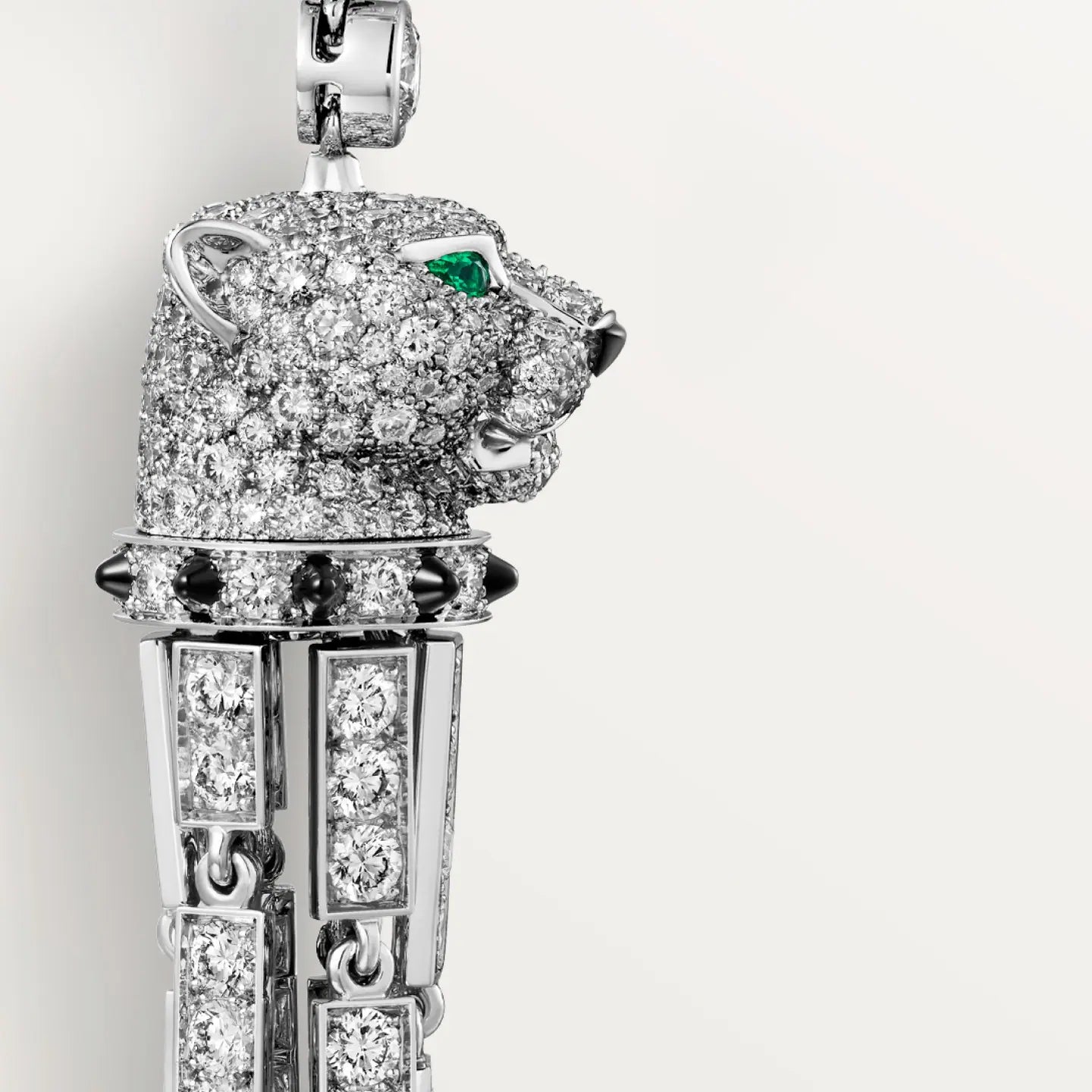 Boucles d'oreilles Panthère de Cartier, émeraude, pavées