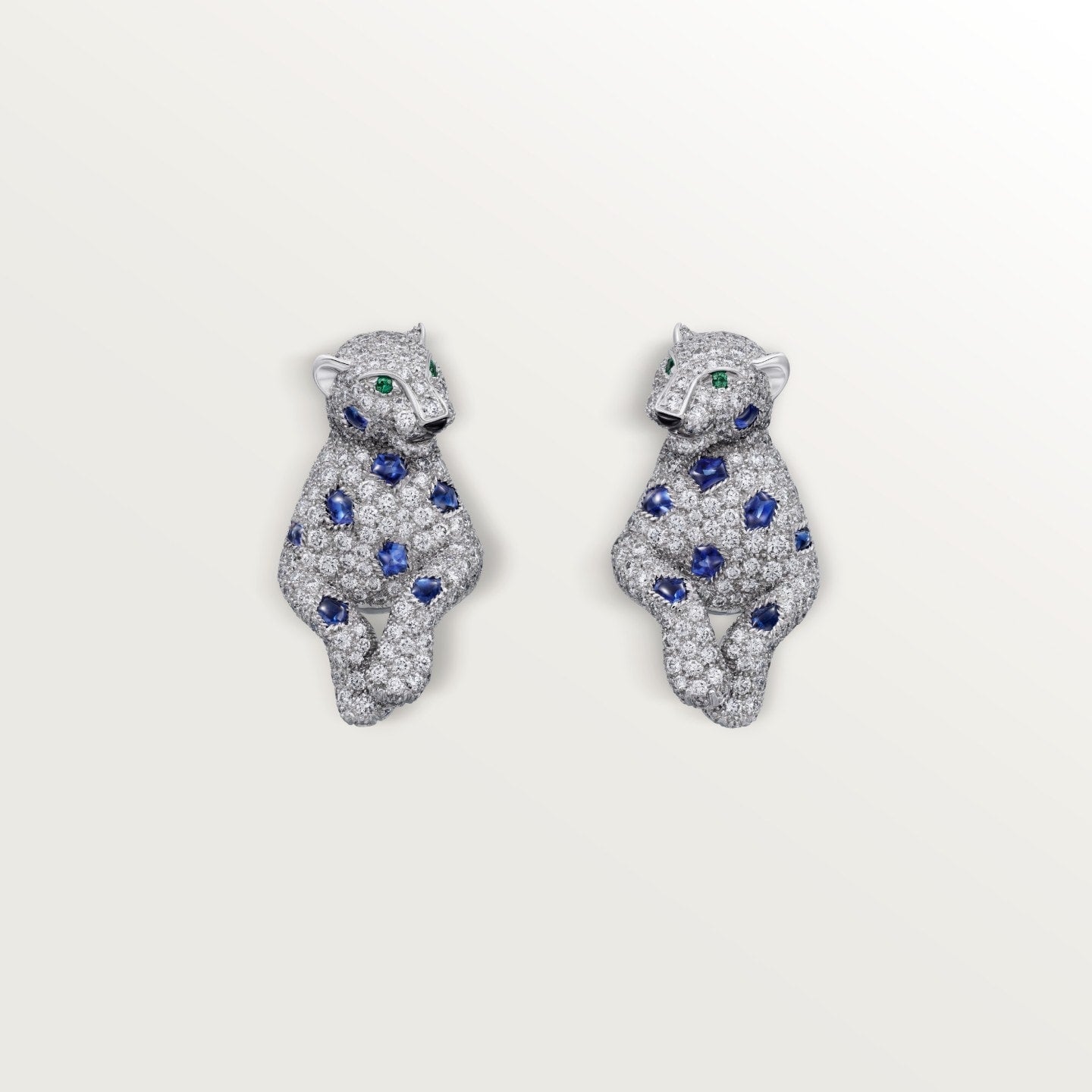 Boucles d'oreilles Panthère de Cartier, saphir, pavées