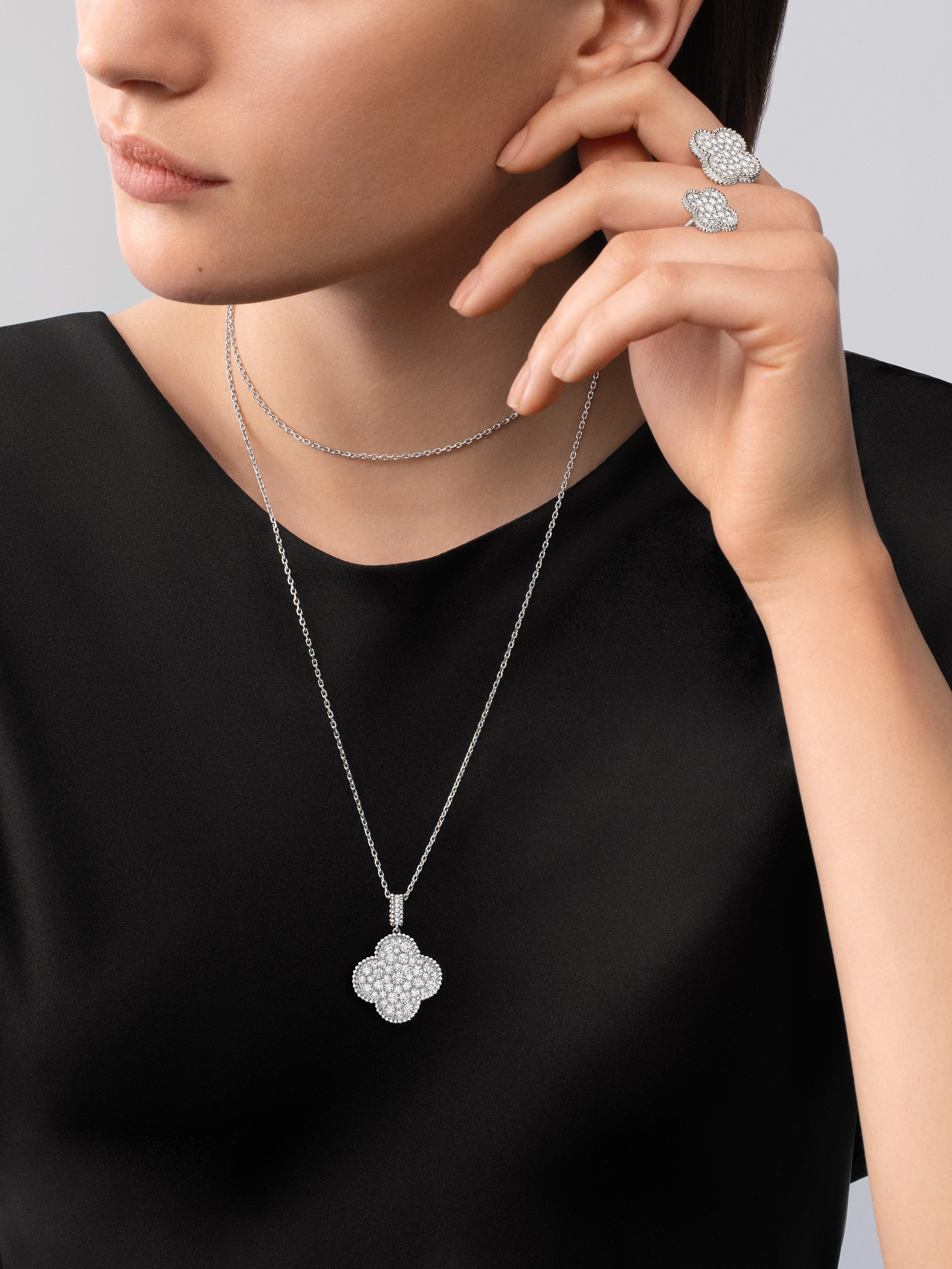 Bague Entre les Doigts Magic Alhambra