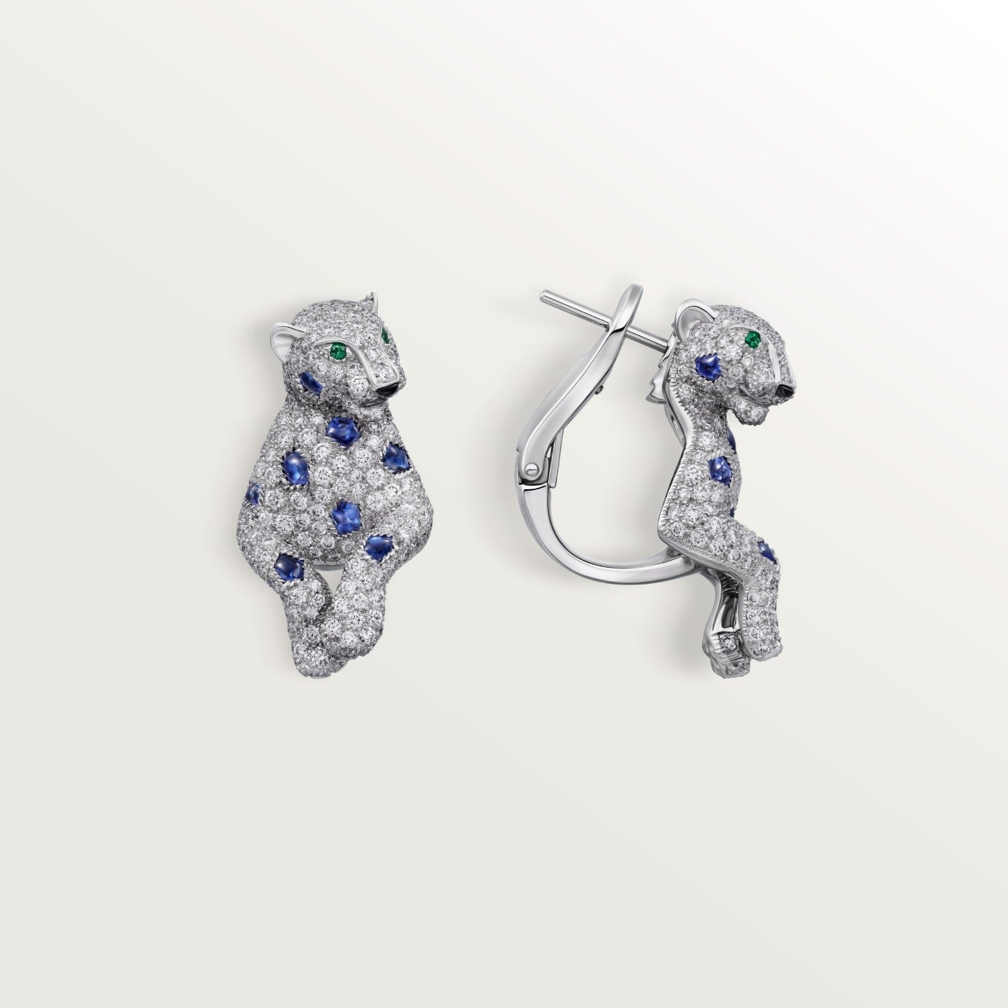 Boucles d'oreilles Panthère de Cartier, saphir, pavées