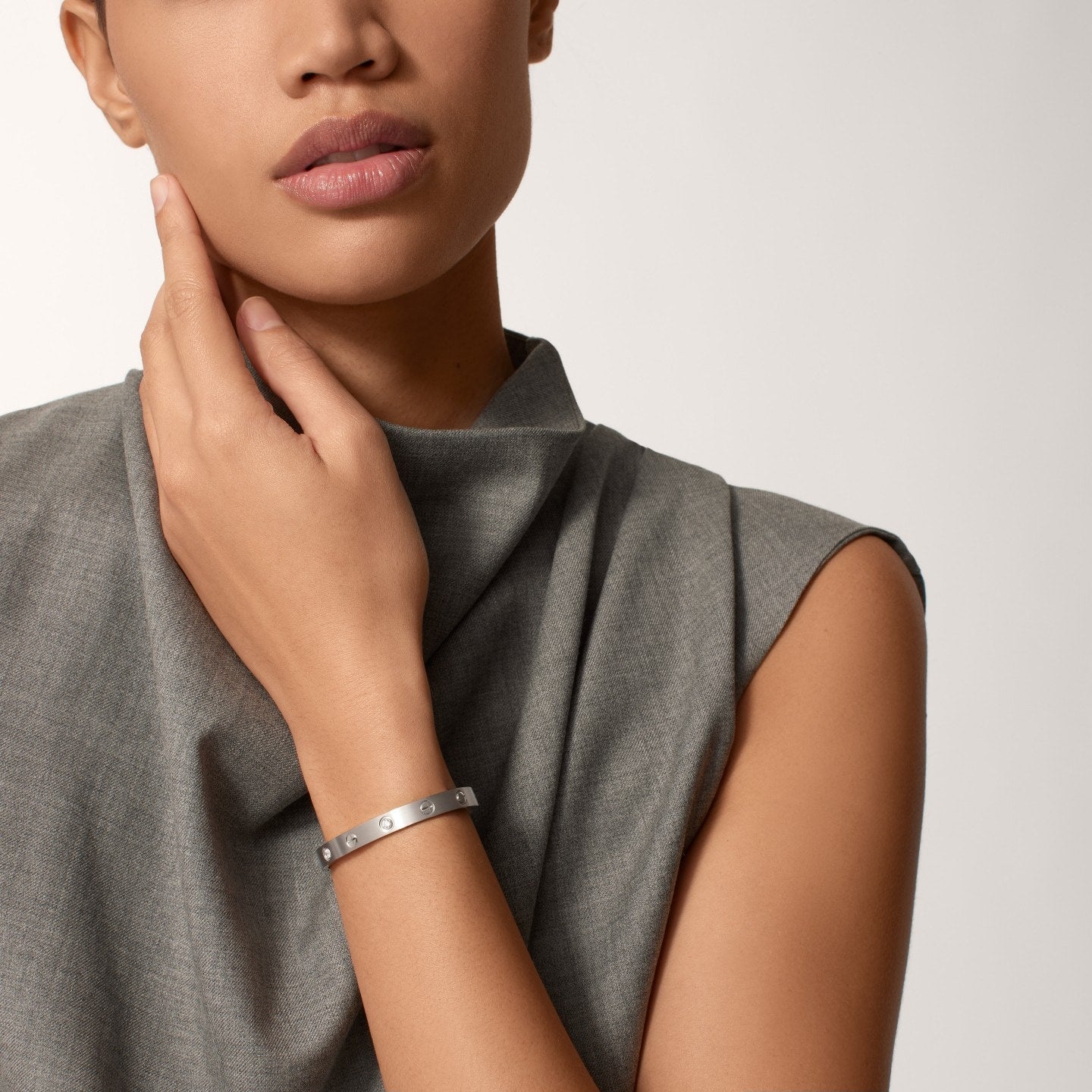Bracelet LOVE, modèle classique, finition brossée, 4 diamants