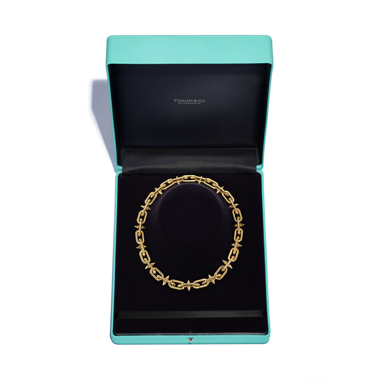 Collier à fermoir en or 18 carats et diamants