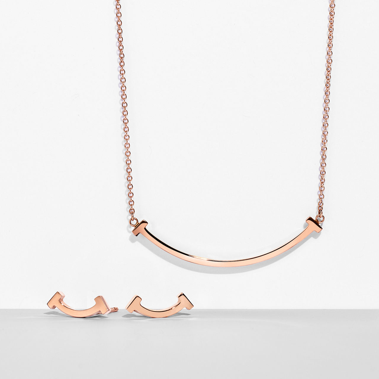 Ensemble pendentif et clous d’oreilles Smile, édition limitée en or rose